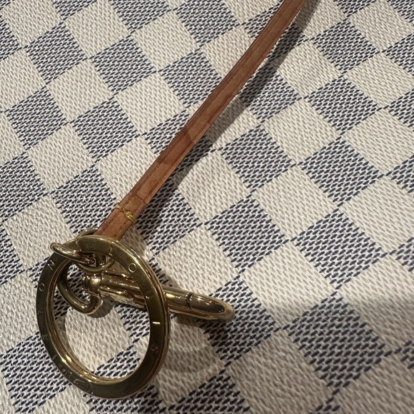 Louis Vuitton Artsy MM bag. Barely used!! - Picture 17 of 17